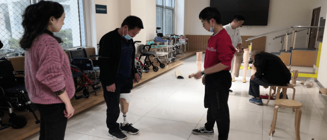 解锁辅助器具适配新体验 龙泉驿区开展助听器、假肢及矫形器适应性训练